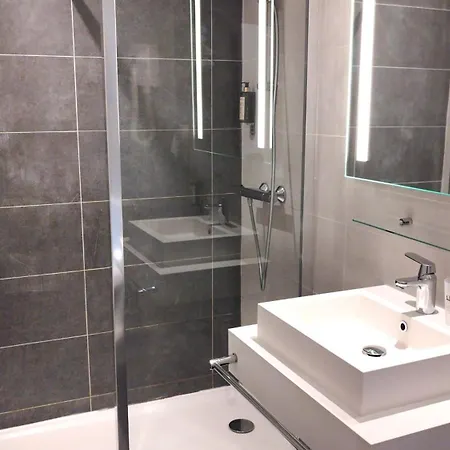 Avia Saphir Montparnasse Hotel 3*