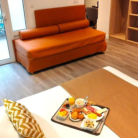 Avia Saphir Montparnasse Paris