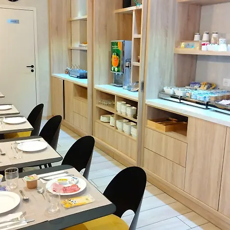 Avia Saphir Montparnasse מלון