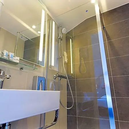 Avia Saphir Montparnasse 3*