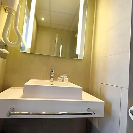 Avia Saphir Montparnasse 3*