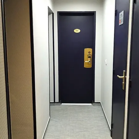 Avia Saphir Montparnasse Paris